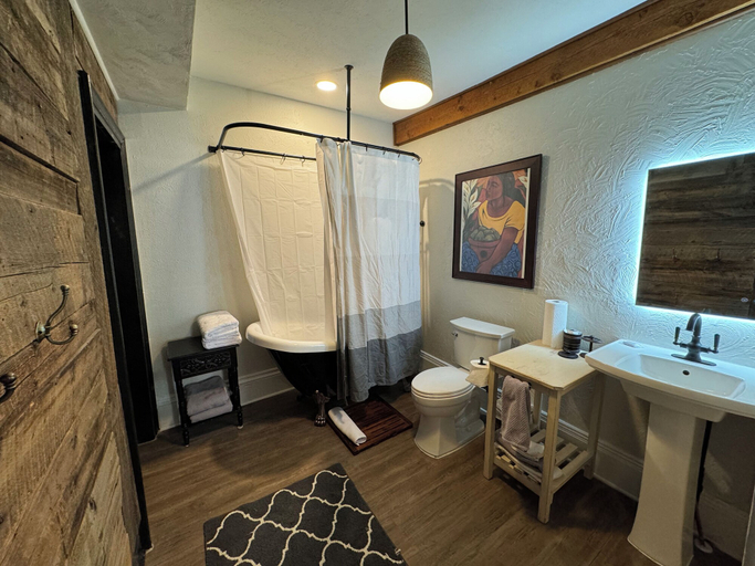 Bathroom 4, St James Hotel, Clear Creek