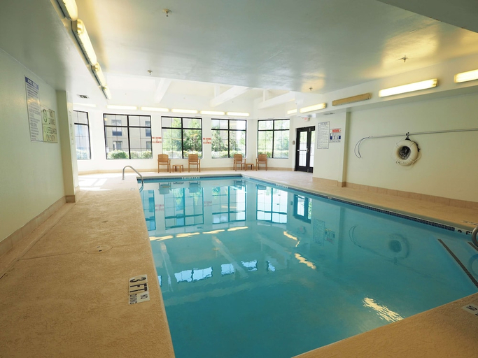 Sport & Beauty, Country Inn and Suites by Radisson Canton, GA, Cherokee