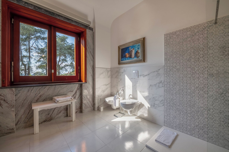 Bathroom 5, Gargiulo Suites, Napoli