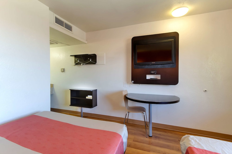 Bedroom 2, Motel6 Capitol Heights, MD - Washington, Prince George's