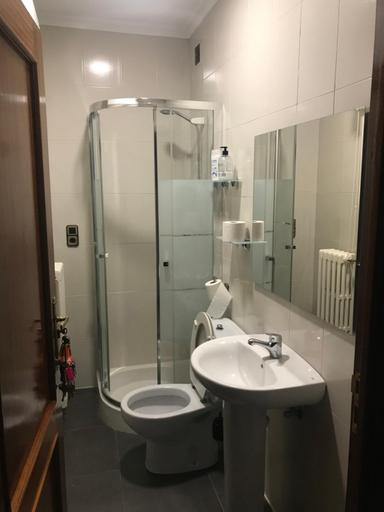 Bathroom, Hostal imperio, Ciudad Real