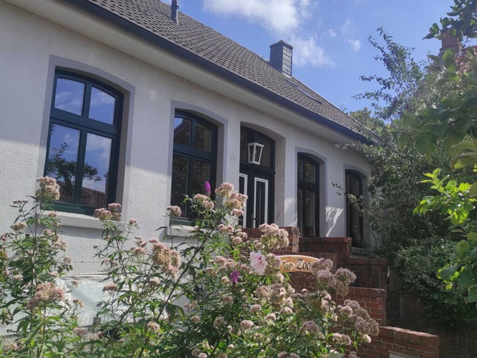 Exterior 3, Veerman's Huis Ditzum, Leer