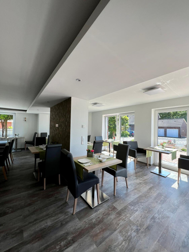 Others 4, Hotel Ocean, Aurich