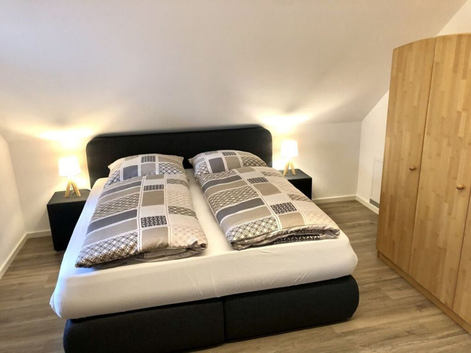 Bedroom 4, Spacious Apartment Near Ski-lift, Trier-Saarburg