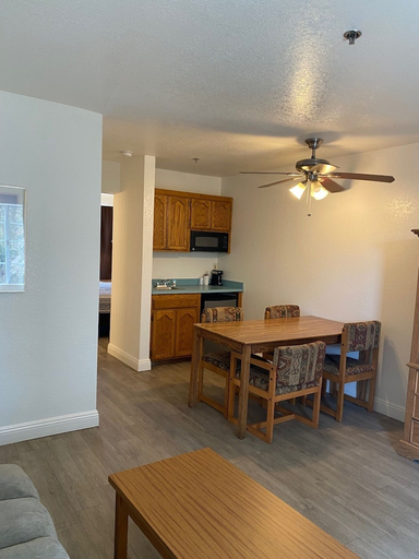 Others 5, Lodge on the River, Mohave
