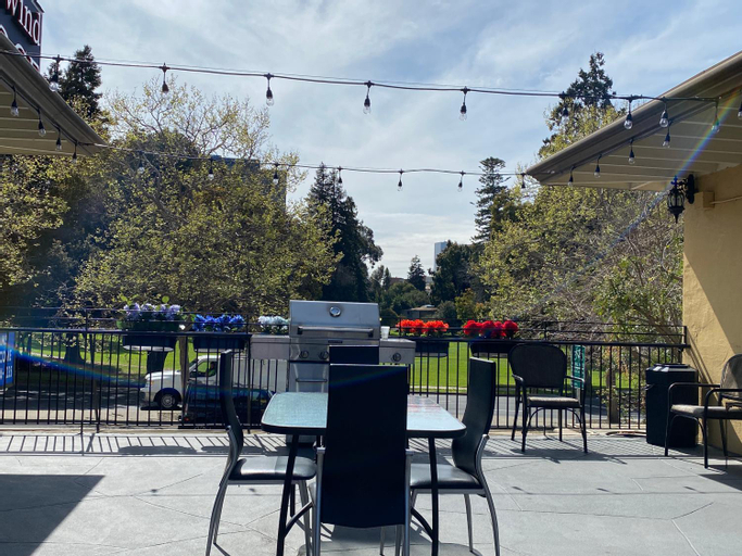 Food & Drinks 5, Westwind Lodge, Alameda
