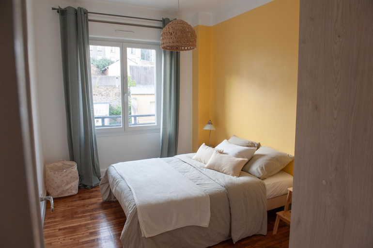 Others 4, Appartement spacieux avec balcon et parking, Finistère