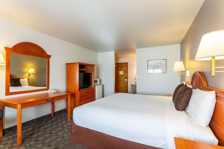 Bedroom 3, Americas Best Value Inn Burns, Harney