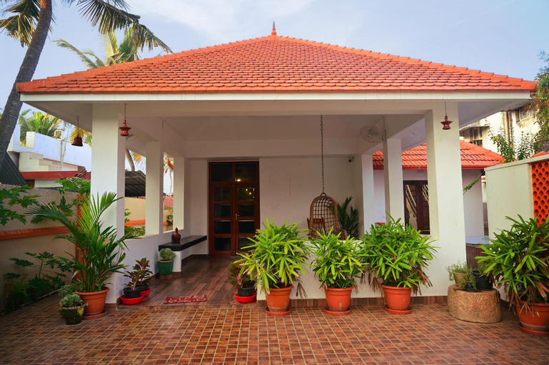 Exterior & Views