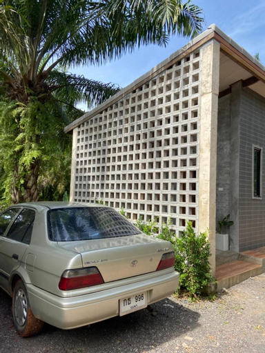 Exterior 13