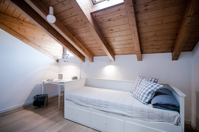 Room 5, MyHomeInComo - Modern Luxury Attic, Como