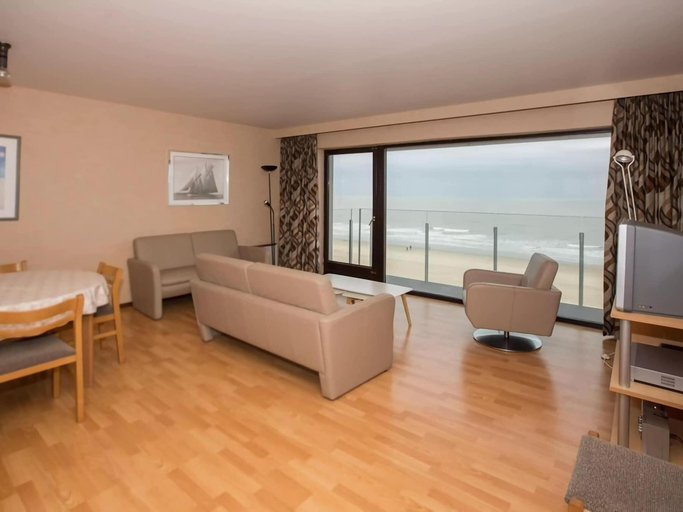 Others 5, Beachfront Bliss With Parking, West-Vlaanderen