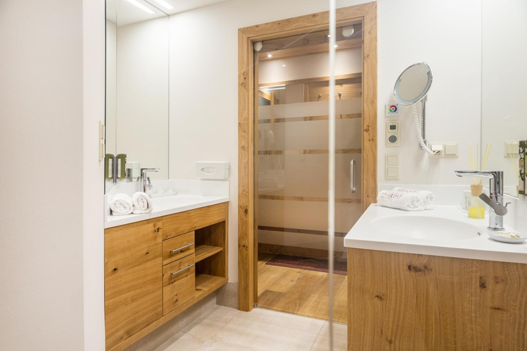 Bathroom 5, Familien- und Wellnesshotel Hanneshof, Sankt Johann im Pongau
