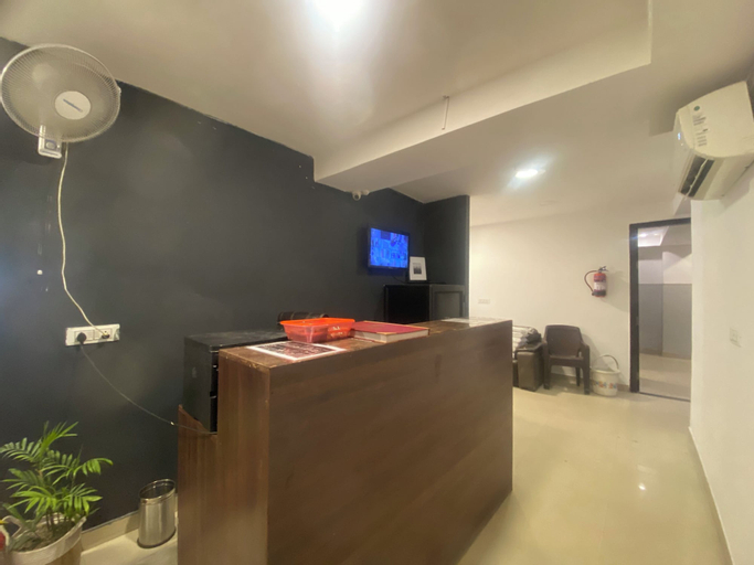 Food & Drinks, Hotel Golden Plam Tilak Nagar Market, West