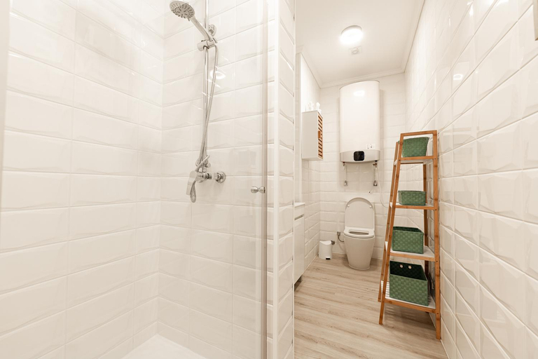 Bathroom 3, Pico Studios, Madalena