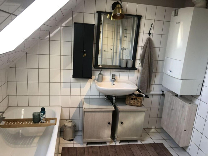 Bathroom 3, See.eck Timmel Modern Retreat, Aurich