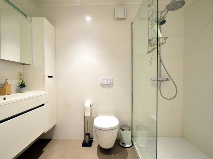 Bathroom, Chic Sea-view Apartment, West-Vlaanderen