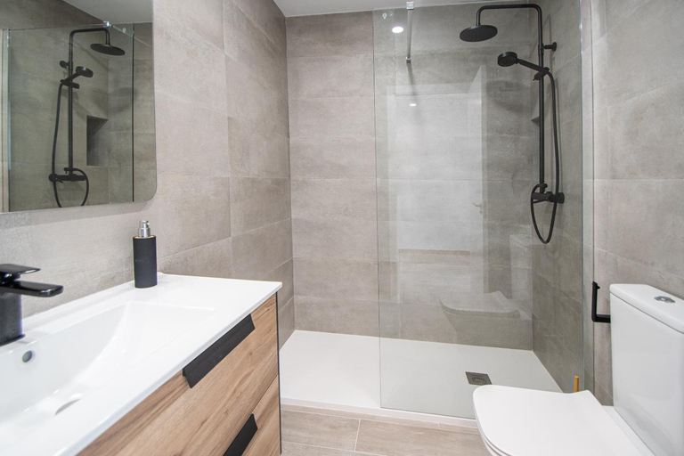 Bathroom 2, Nuevo Mirandilla, Cádiz