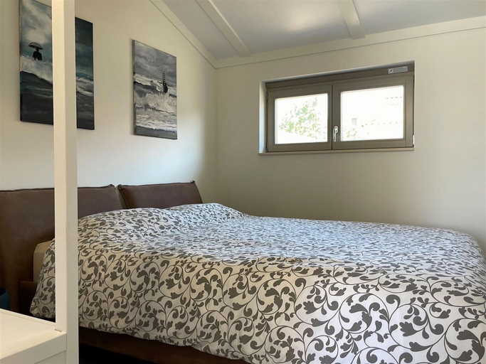Room 5, Holiday Home in Koksijde Near Sint-andre Beach, West-Vlaanderen