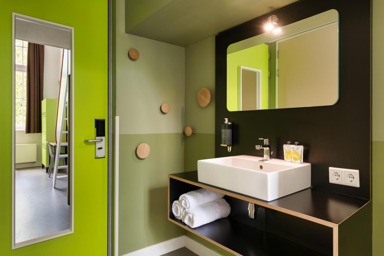 Bathroom 3, Stayokay Hostel Amsterdam Oost, Amsterdam