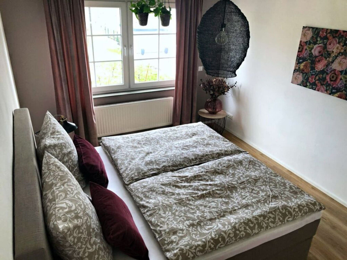 Bedroom 5, Moselle-side Apartments, Trier-Saarburg