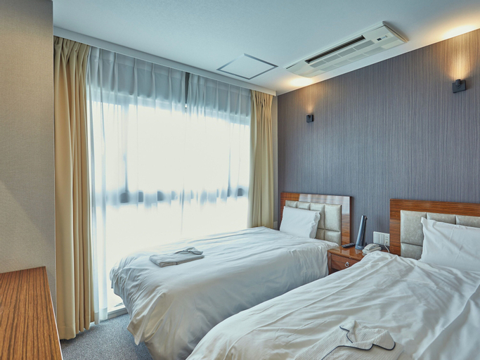 Bedroom 12