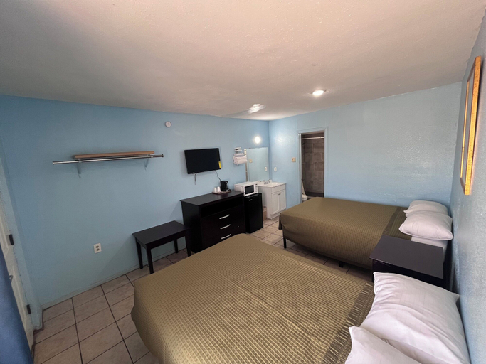 Bedroom 1, Packsaddle Motel, Llano