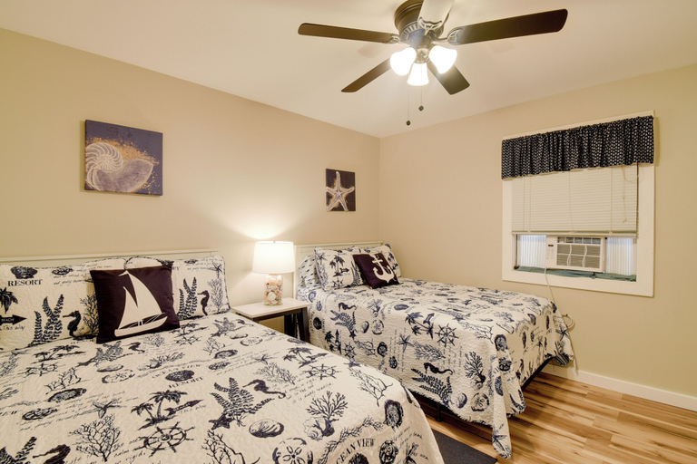 Bedroom 3, Sun, Sand & Smiles! Ocean Isle Apt w/ Balcony, Brunswick
