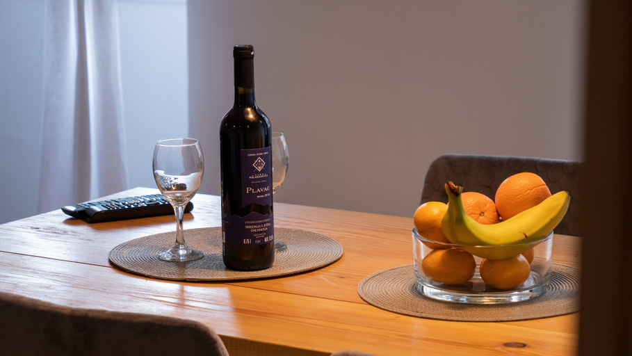 Food & Drinks, Tower Square Apartments, Split