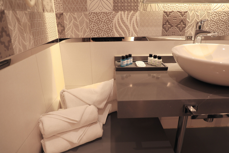 Bathroom 5, Avrasya Port Hotel, Fatih