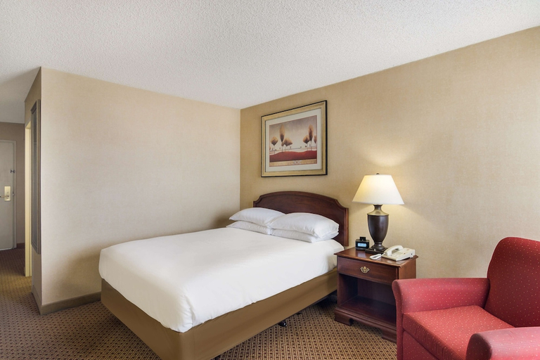 Bedroom 3, Red Lion Hotel & Conference Center Cheyenne, Laramie