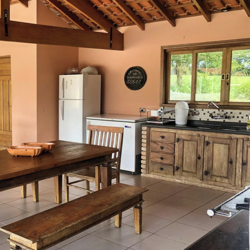 Private kitchen, Sítio Aconchegante com Piscina e Wi-Fi, Quadra