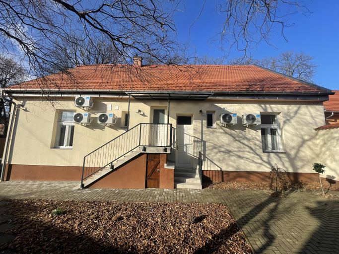 Exterior view, Casa Rosa Apartmanok, Eger