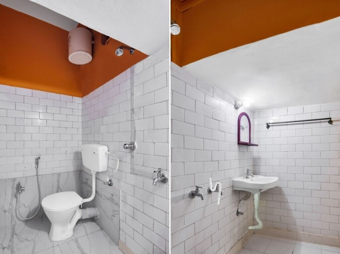 Bathroom, iROOMZ Hotel Anandalok, North 24 Parganas