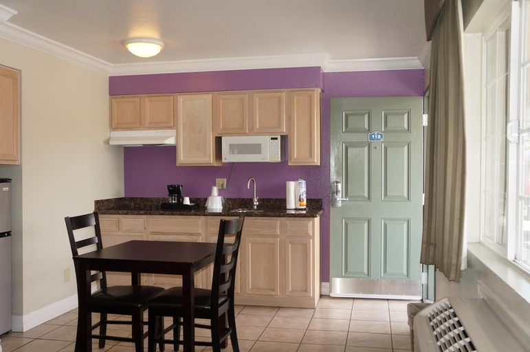 Others 4, Rodeo Lodge (ex Americas Best Value Inn and Suites-Clovis/Fresno), Fresno
