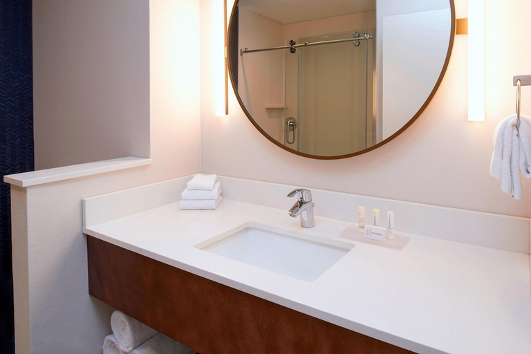 Bathroom 3, Fairfield Inn & Suites by Marriott Columbus, IN, Bartholomew