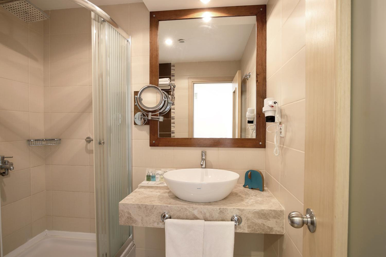 Bathroom 5, Alize Hotel Oludeniz - All Inclusive, Fethiye