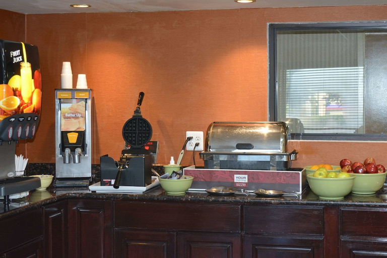 Food & Drinks 3, Motel6 Catonsville, MD – Baltimore West, Baltimore