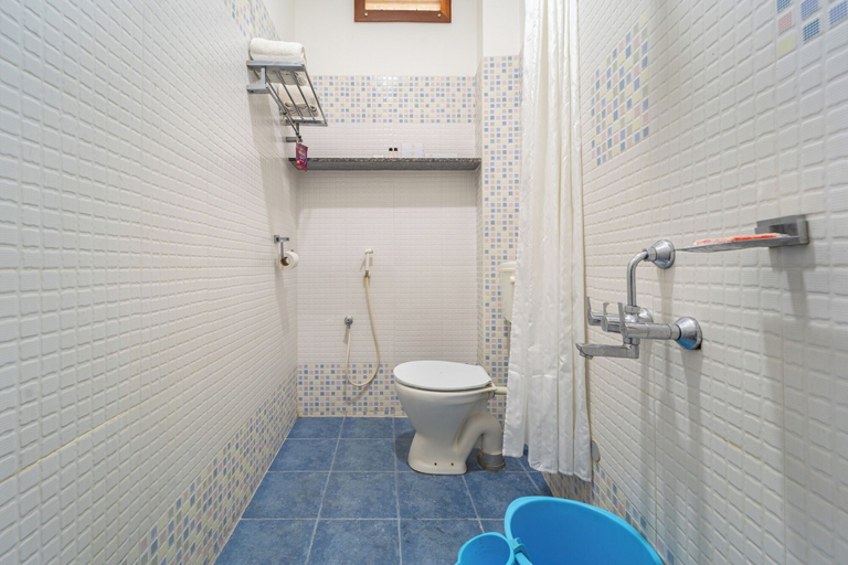 Bathroom 4, Roscotel Shara Inn Pondicherry, Viluppuram