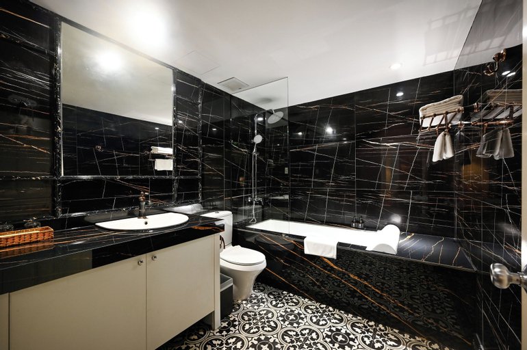 Bathroom 26