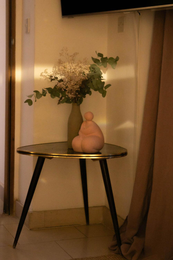 Others 5, The Luxury Inn, London