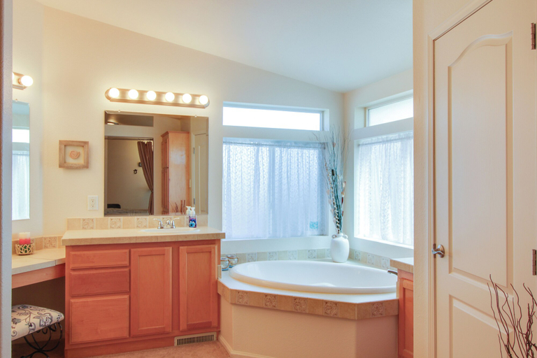 Bathroom 4, Clearlake Oaks Home w/ Game Room, Dock & Deck, Lake
