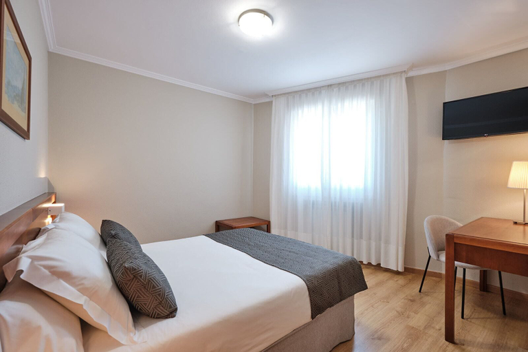 Bedroom 3, Hotel San Lorenzo, A Coruña