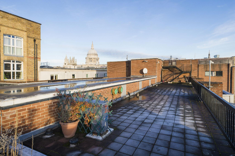 Others 3, Sublime 1 bed flat with Thames view, London