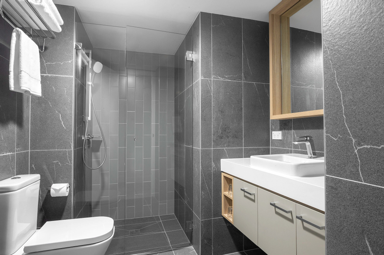 Bathroom 10