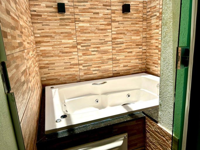 Bathroom 4, Pousada Rainha Dos Lagos, Capitólio
