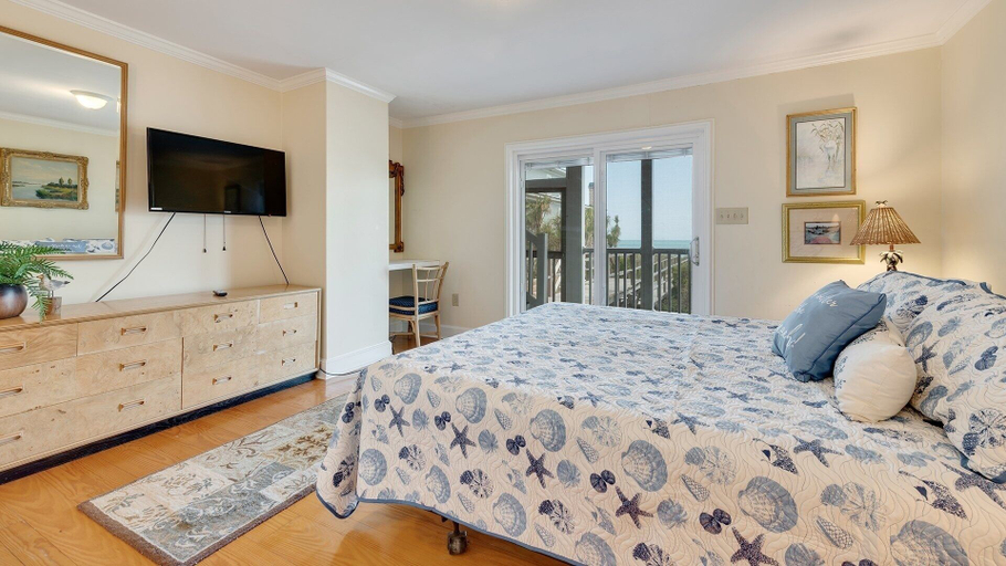 Room 3, Huge Oceanfront Home With Full Golf Membership 8 Bedroom Home by Peace Vacations, Georgetown
