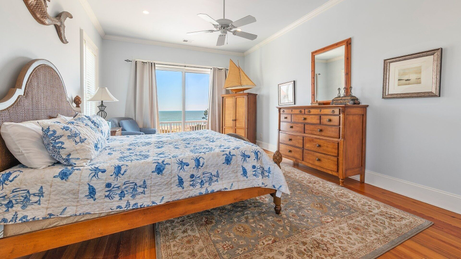 Room 5, Out Of This World Beachfront Home 6 Bedroom Home by Peace Vacations, Georgetown