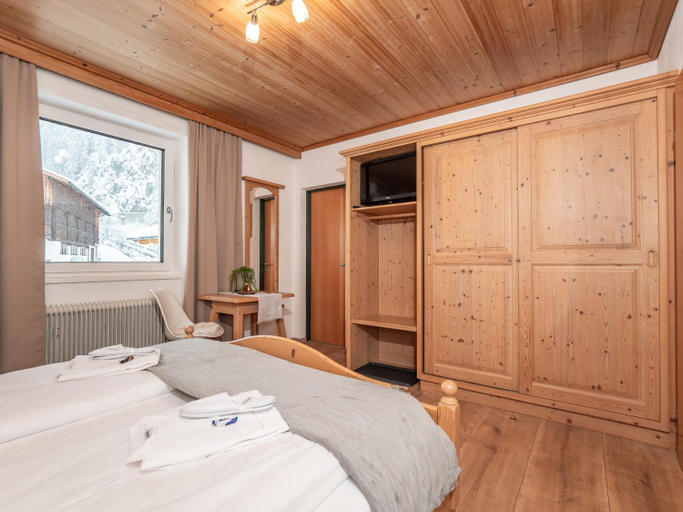 Others 4, Haus Becken, Lienz