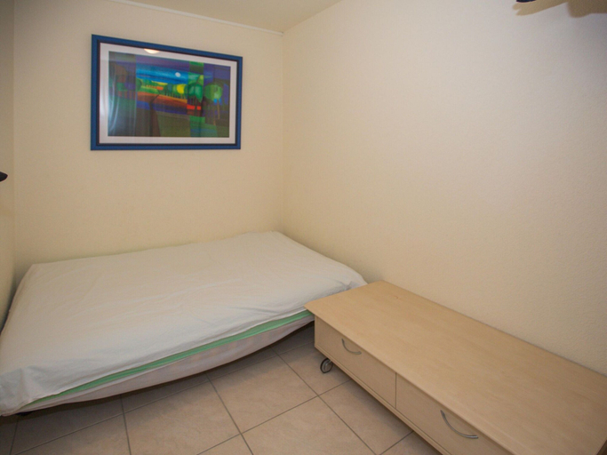 Bedroom 4, Apartment Near Zeedijk With Sea View, West-Vlaanderen